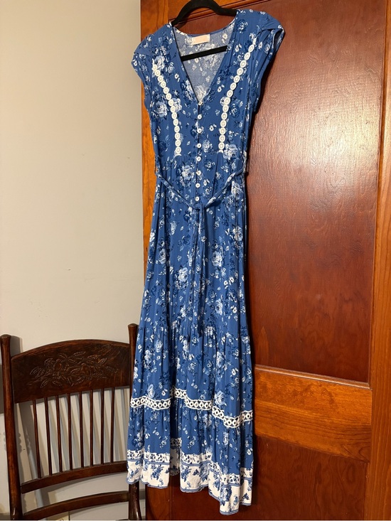 c + d + m Dresses & Skirts - Blue Floral Maxi Dress with Lace Accents